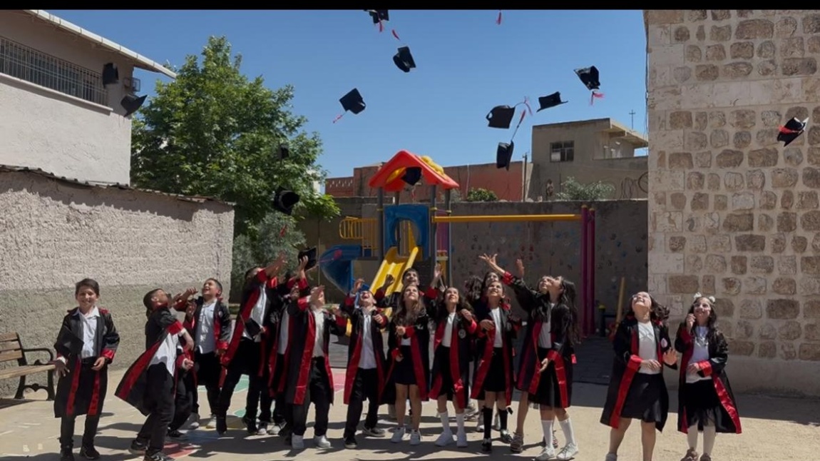 İLKOKULDAN ORTAOKULA GEÇEN 4.SINIF ÖĞRENCİLER İÇİN OKULUMUZDA MEZUNİYET TÖRENİ YAPILDI.